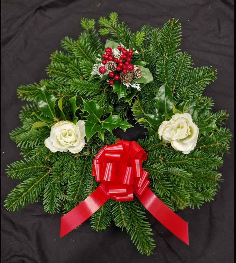 🔴 FRESHLY MADE HOLLY WREATH approx finished size 16inch